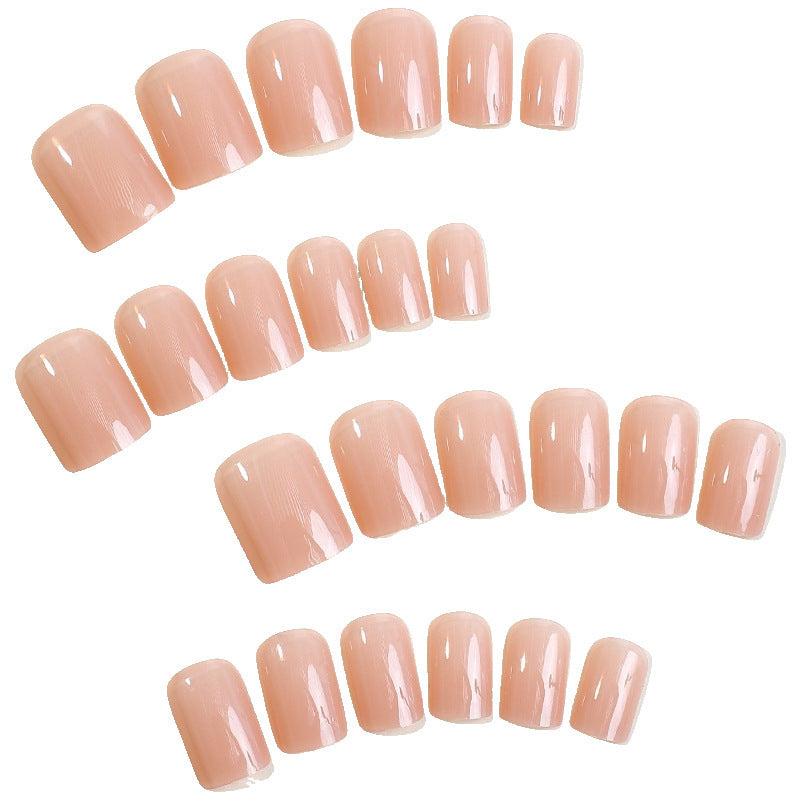 Kunstnagelset mit elegantem, natürlichem Finish Karnz