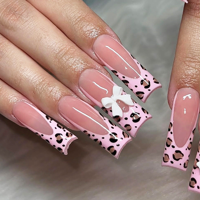Kunstnagelset mit luxuriösen Leopardenmustern Karnz