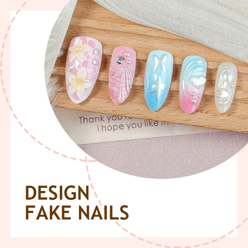 Kunstnagelset mit kreativen floralem und glitzernden Akzenten Karnz