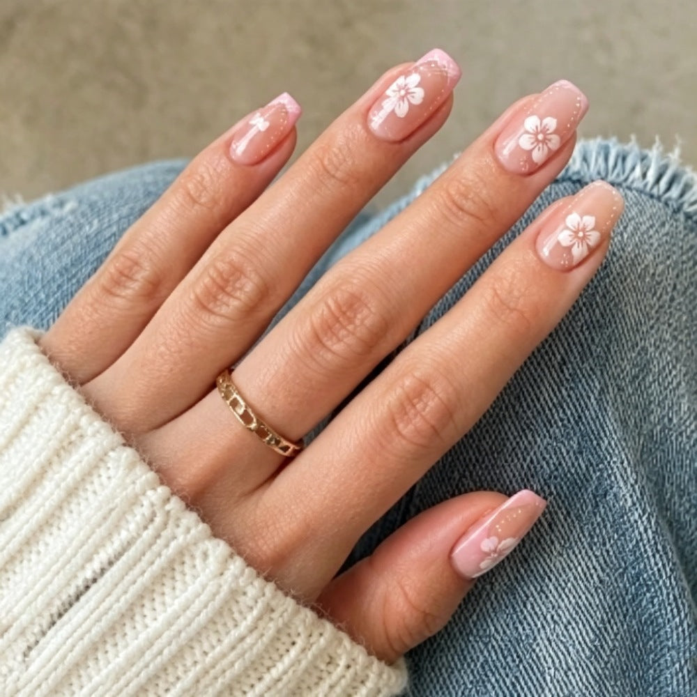 Kunstvolle Nagelspitzen Karnz