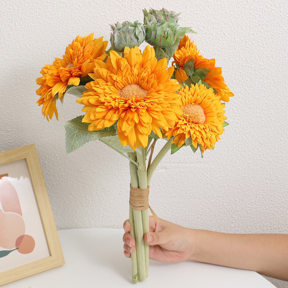 Künstlicher Blumenstrauß mit detailverliebten Blüten und Blättern Karnz