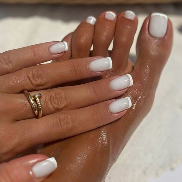 Premium Gel Press-On Nail Set mit elegantem French Tip Design Karnz
