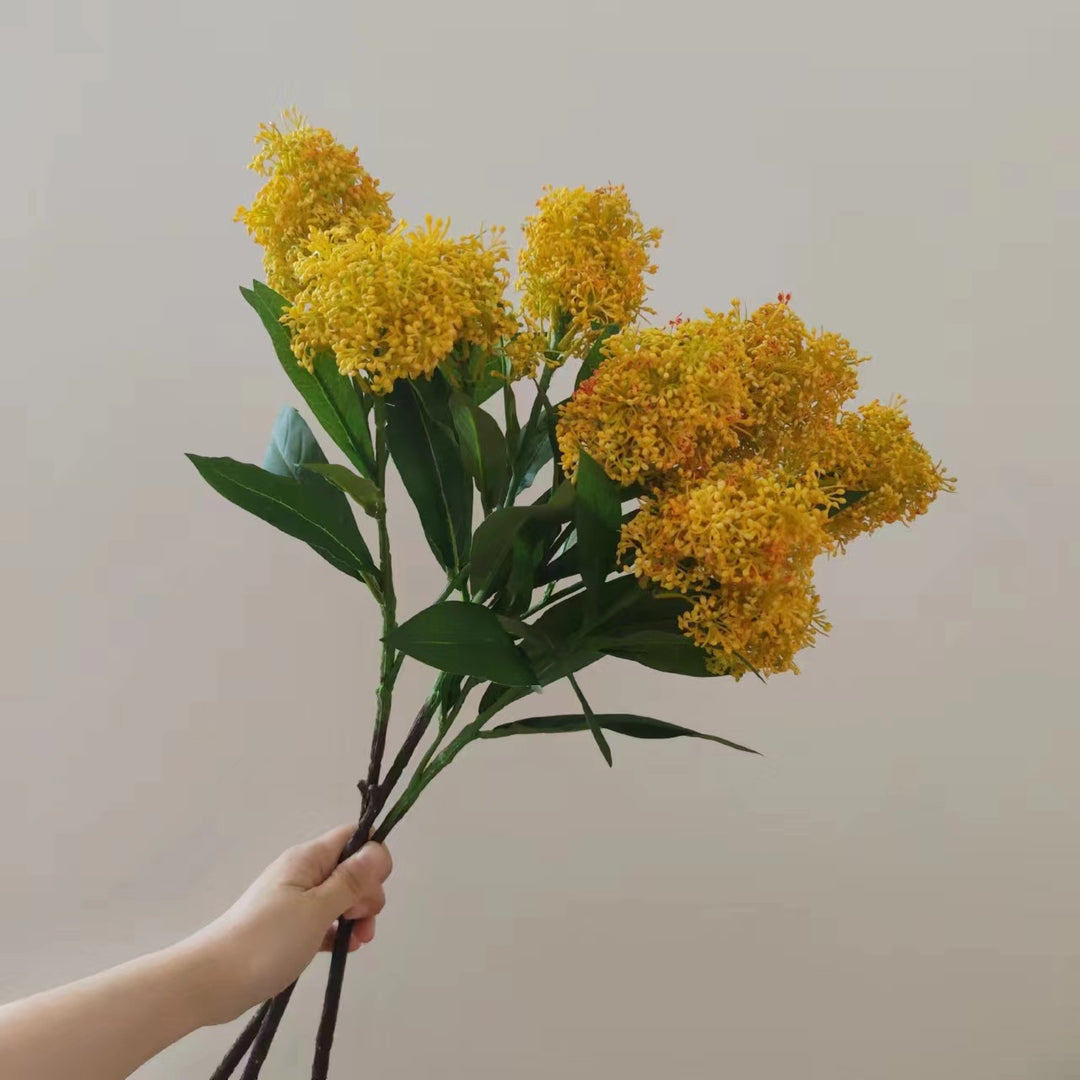Lebensechte Blumenstängelarrangement