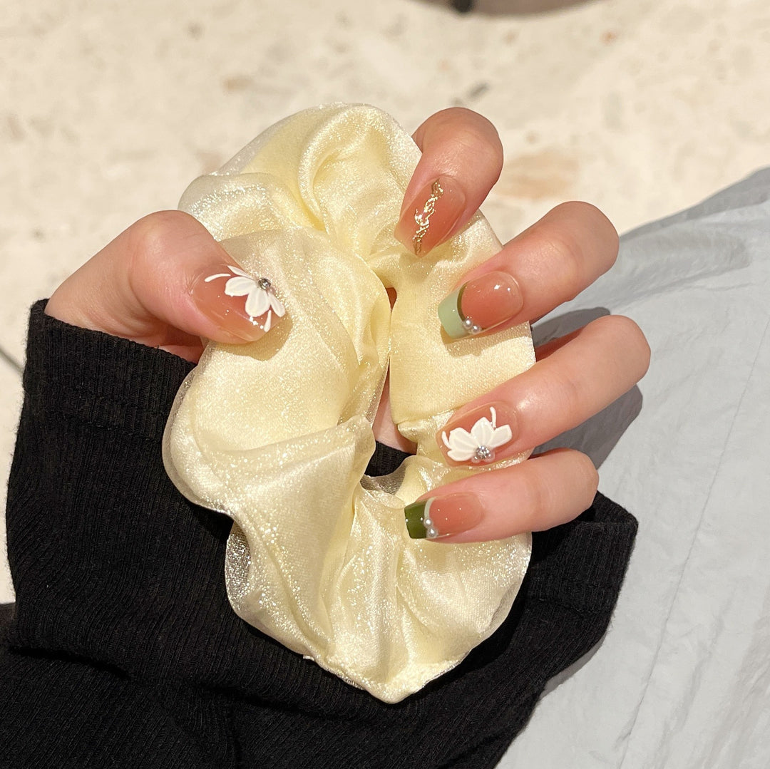 Blumen-inspiriertes Press-On Nagelset Karnz