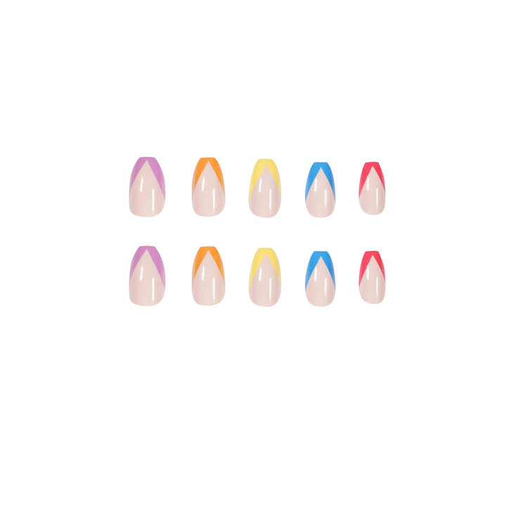 Künstliche Nagelkunst mit bunten Spitzen und eleganten akzentuierten Designs Karnz