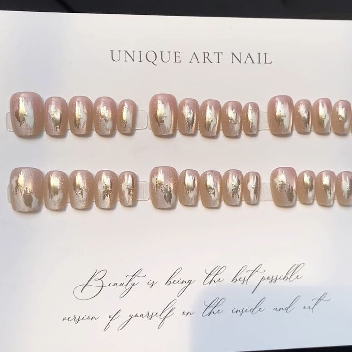Elegantes Goldakzent-Presse-auf-Nagel-Set