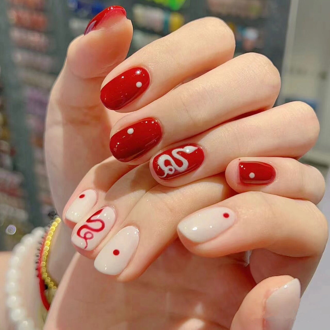 Einzigartiges dekoratives Press-On-Nagelkunst-Set