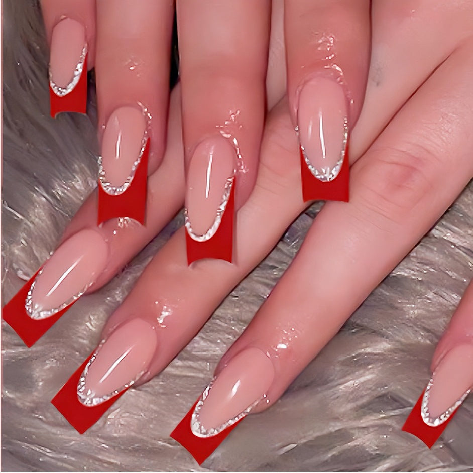 Kunstnagelset mit eleganten Design und glamourösen Akzenten Karnz