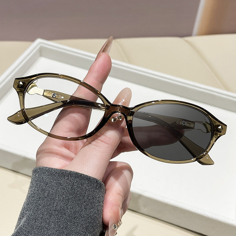 Damen modische optische Brille im eleganten Ova-Design mit goldenen Akzenten Karnz