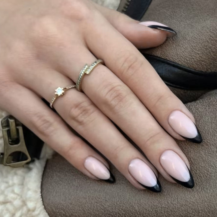 Elegantes Stiletto-Nageldesign Karnz