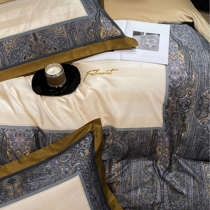 Paisley Baumwollsatin Bettbezug Set mit goldfarbigem Kontrastrand und dekorativen Kissenbezügen