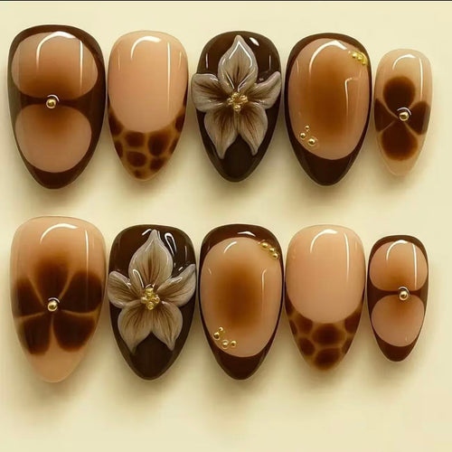 Elegante von der Natur inspirierte Press-On Nagelkunst Karnz