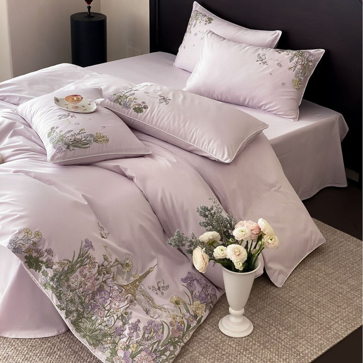 Elegante Baumwollsatin-Bettwäschegarnitur mit feiner Blumenstickerei und Paris-Motiv