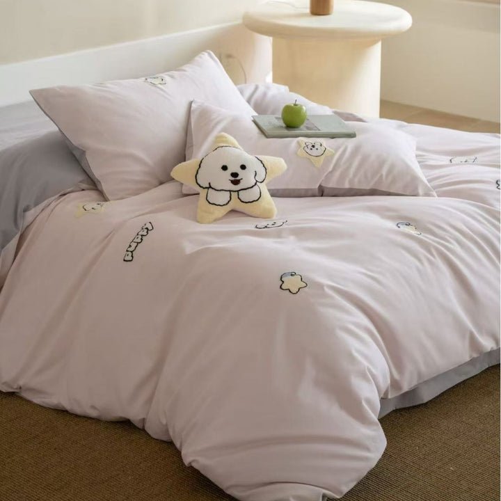 Kinderbettwäsche-Set mit gestickten Pinguin-Applikationen und Kuschelplüsch-Details