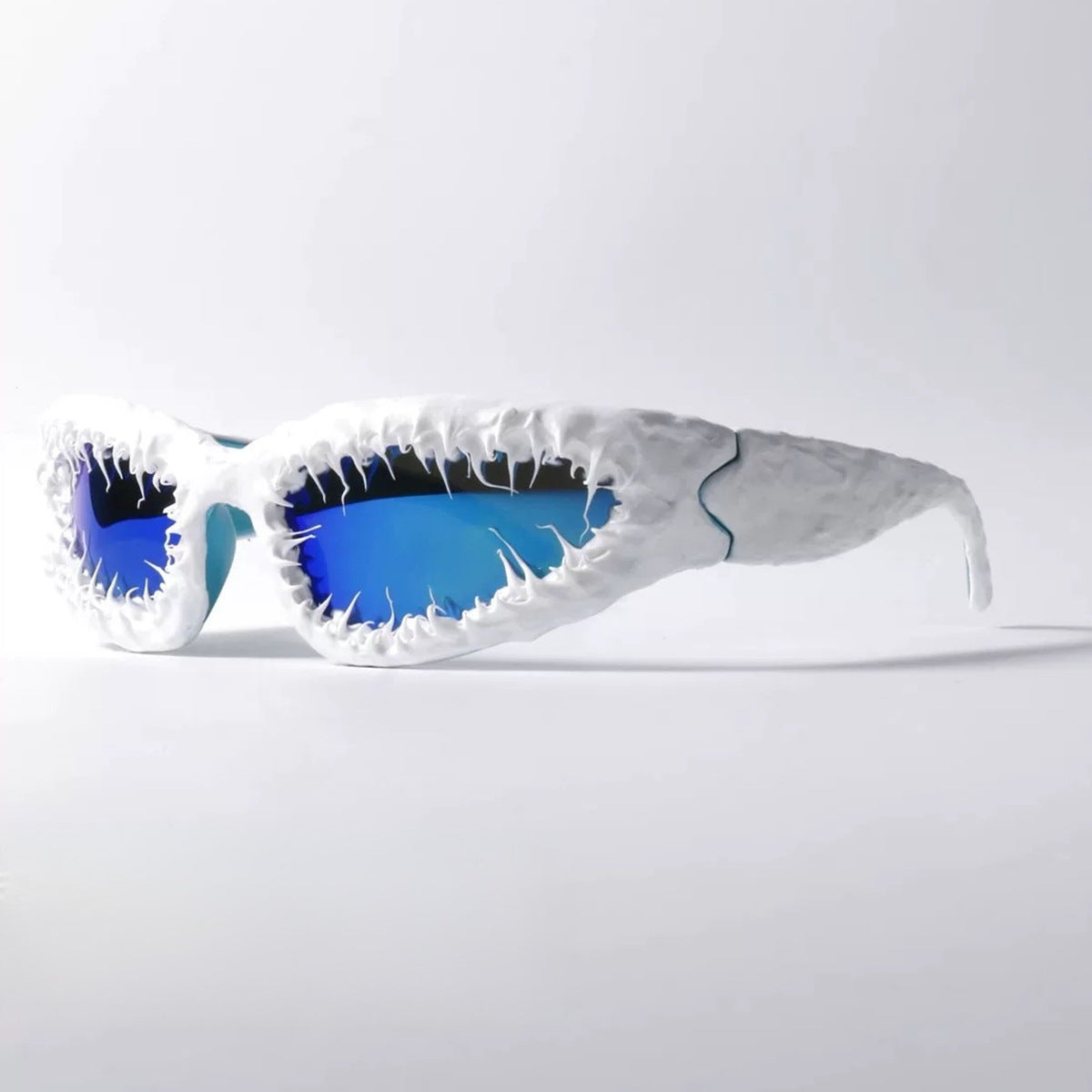 Damen kreative Design-Sonnenbrille mit einzigartigem strukturierter Rahmen Karnz