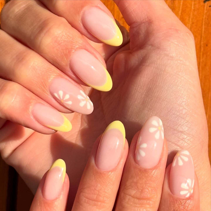 Elegante florale Nagelkunst