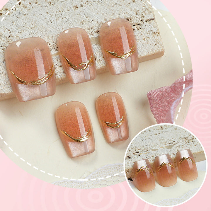 Elegantes Press-On Nagelset mit goldenen Akzenten