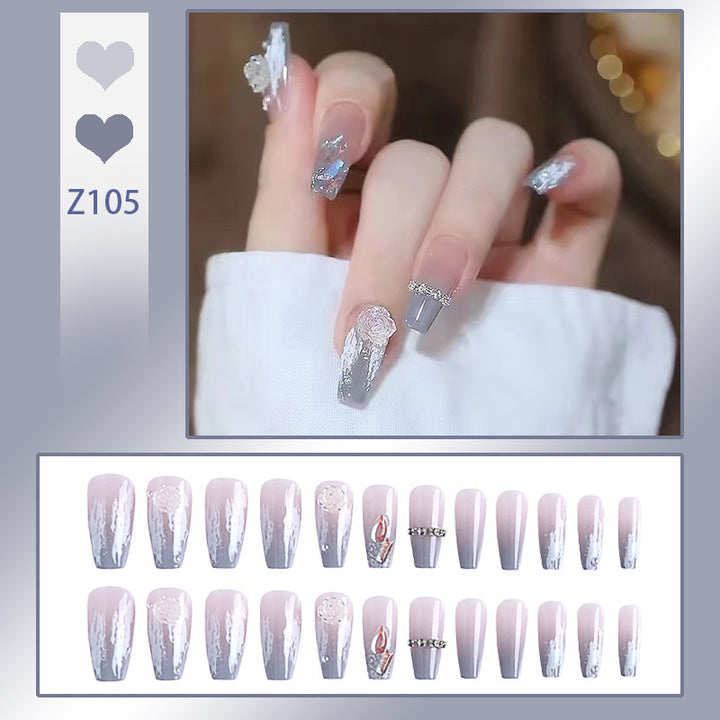 Kunstnagelset mit filigranen Rosen- und Glitzerverzierungen Karnz