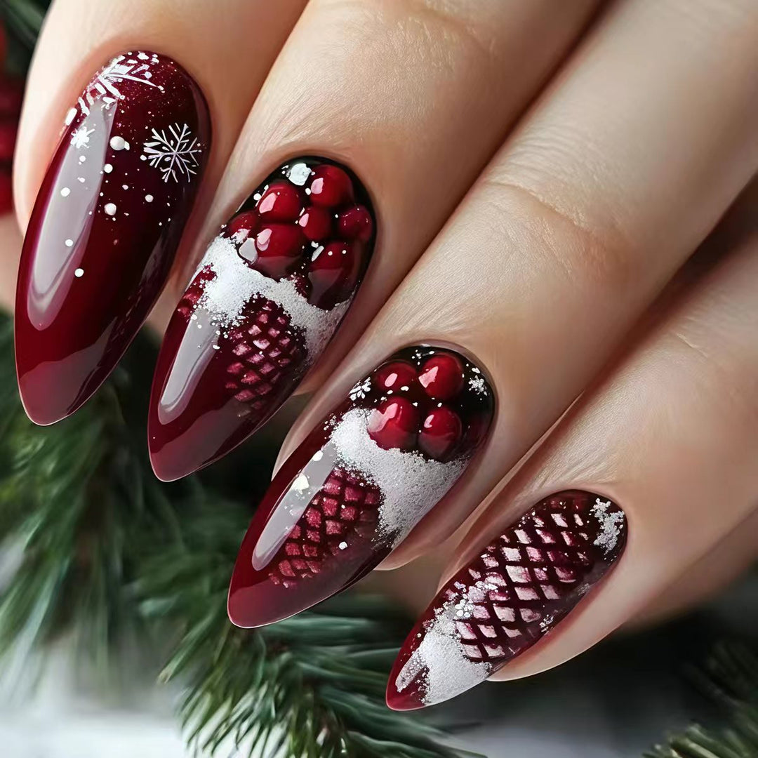 Kunstnägel mit Festlichem Winterdesign Karnz