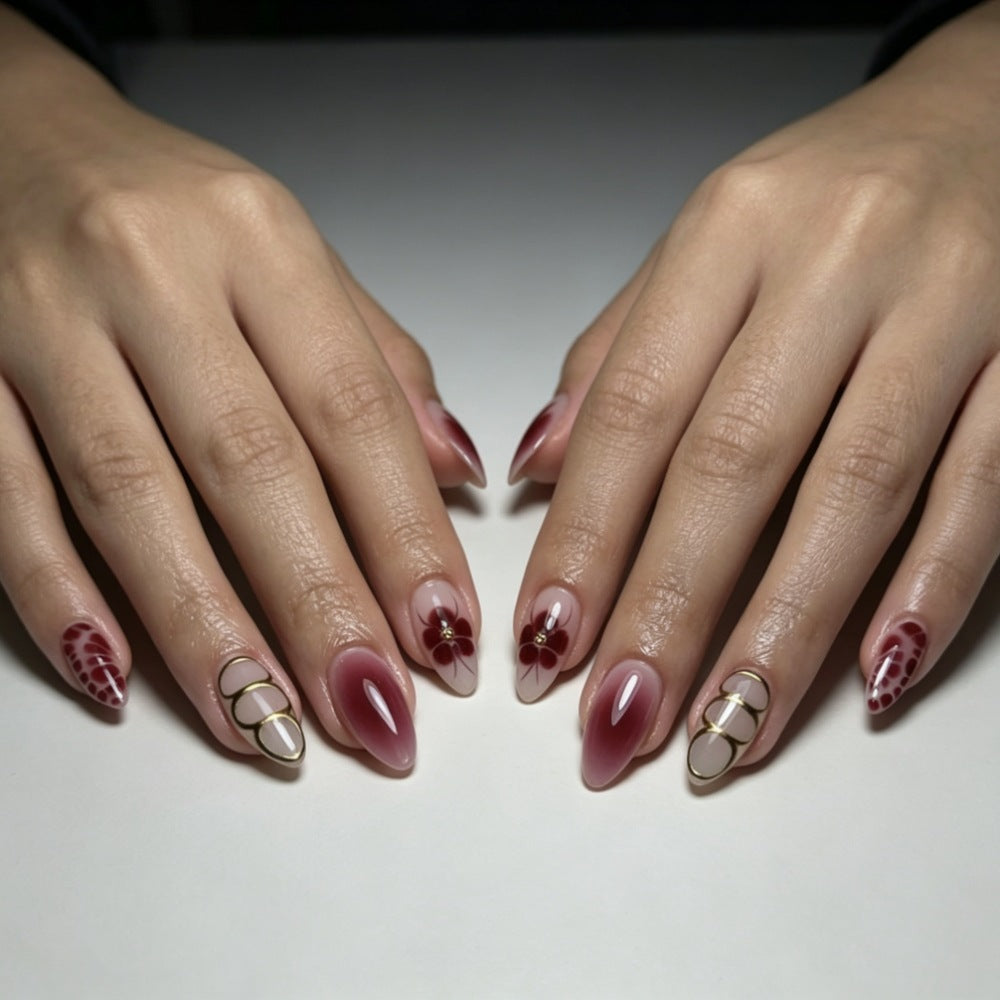 Künstlerisches Press-On-Nagelset mit floralen und Ombre-Designs Karnz