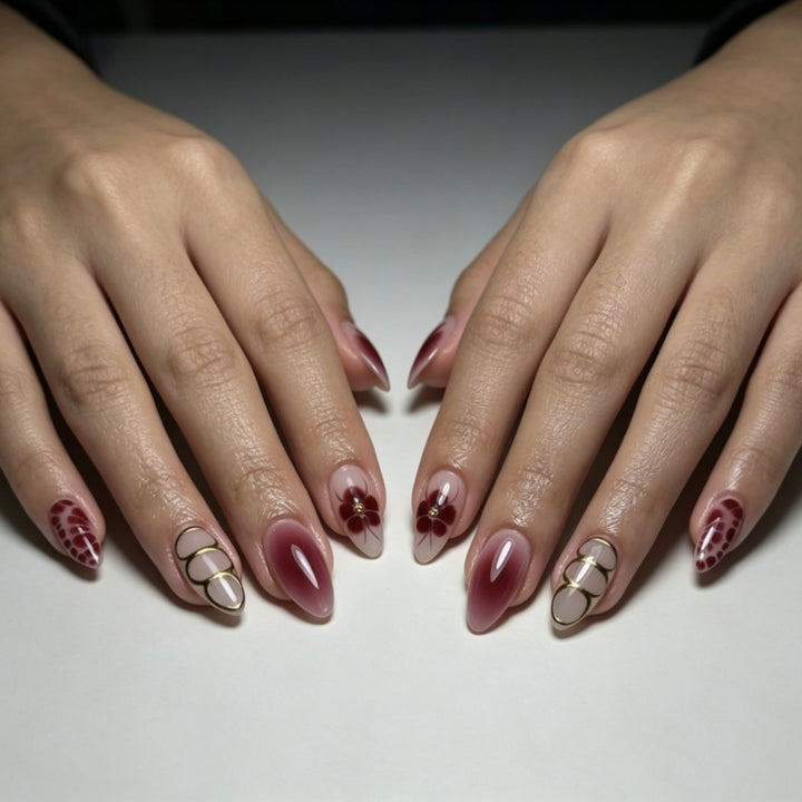 Künstlerisches Press-On Nagelset mit floralen und Ombre-Designs Karnz