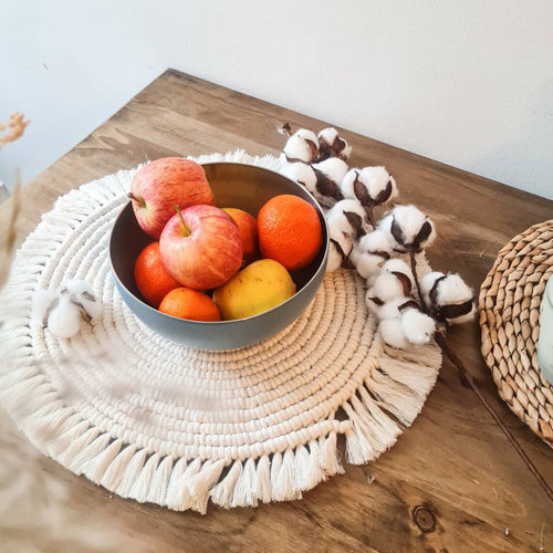 Elegante Makramee Wandmatte Karnz