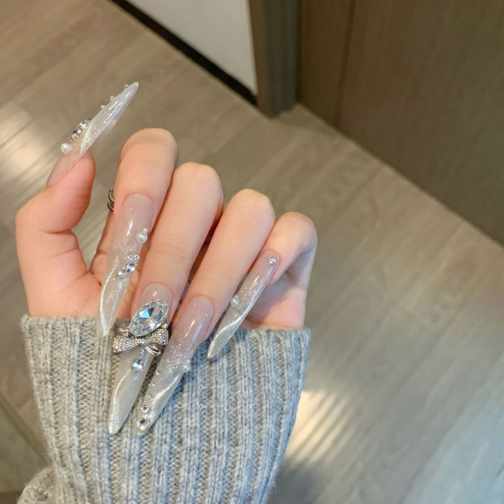 Dekorative Nagelkunst Karnz