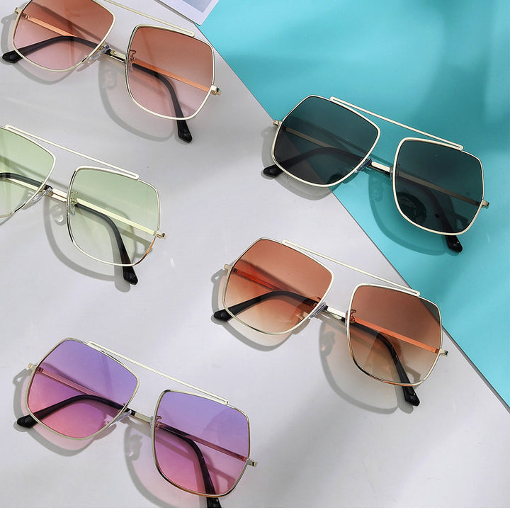 Damen polygonale Sonnenbrille mit elegantem, hochmodernem Rahmen Karnz