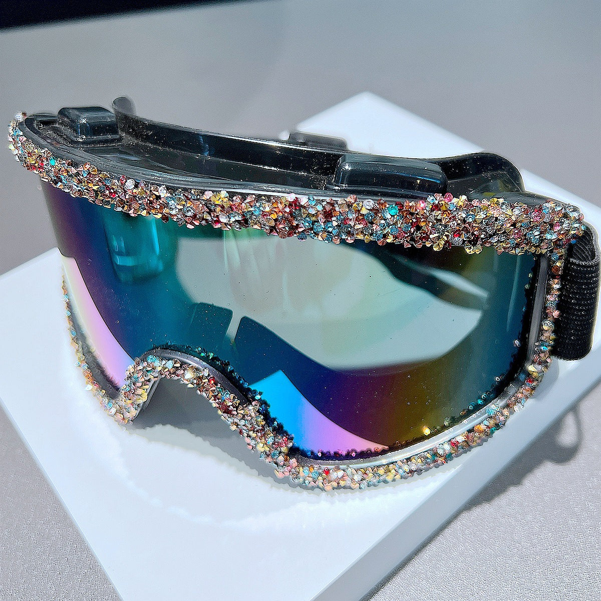 Damen Skisport-Brille mit funkelnder Kristallverzierung Karnz