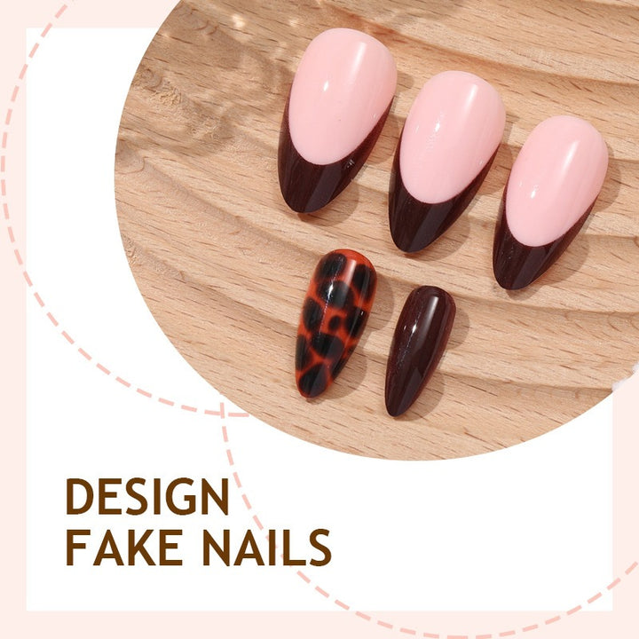 Kunstnagelset mit elegantem Farbverlauf und trendigen Tiermotiven Karnz