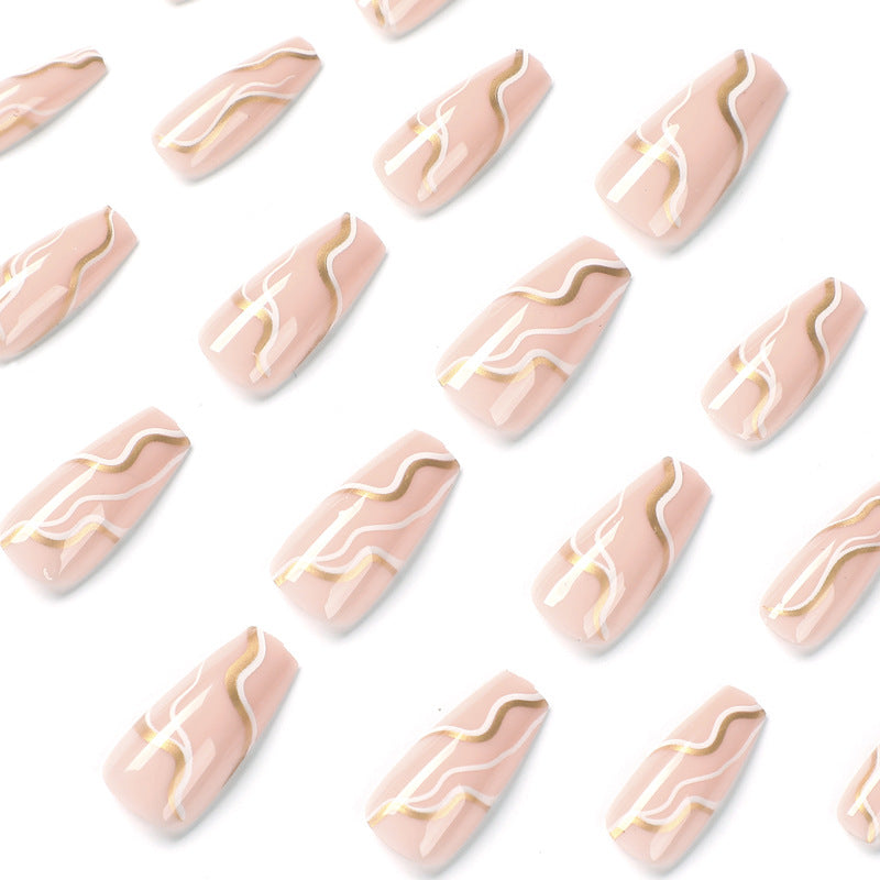 Kunstvolle Nagelverlängerungen mit elegantem Wellen-Design Karnz