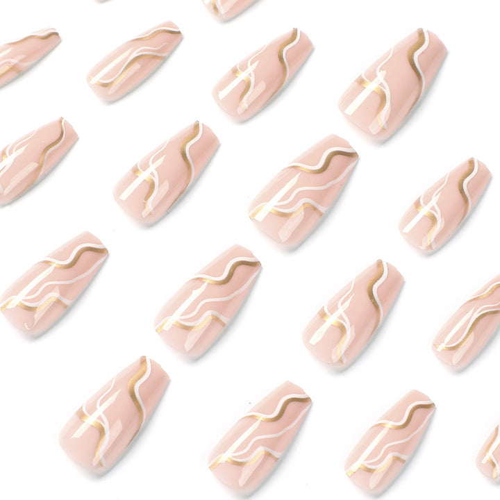 Kunstvolle Nagelverlängerungen mit elegantem Wellen-Design Karnz