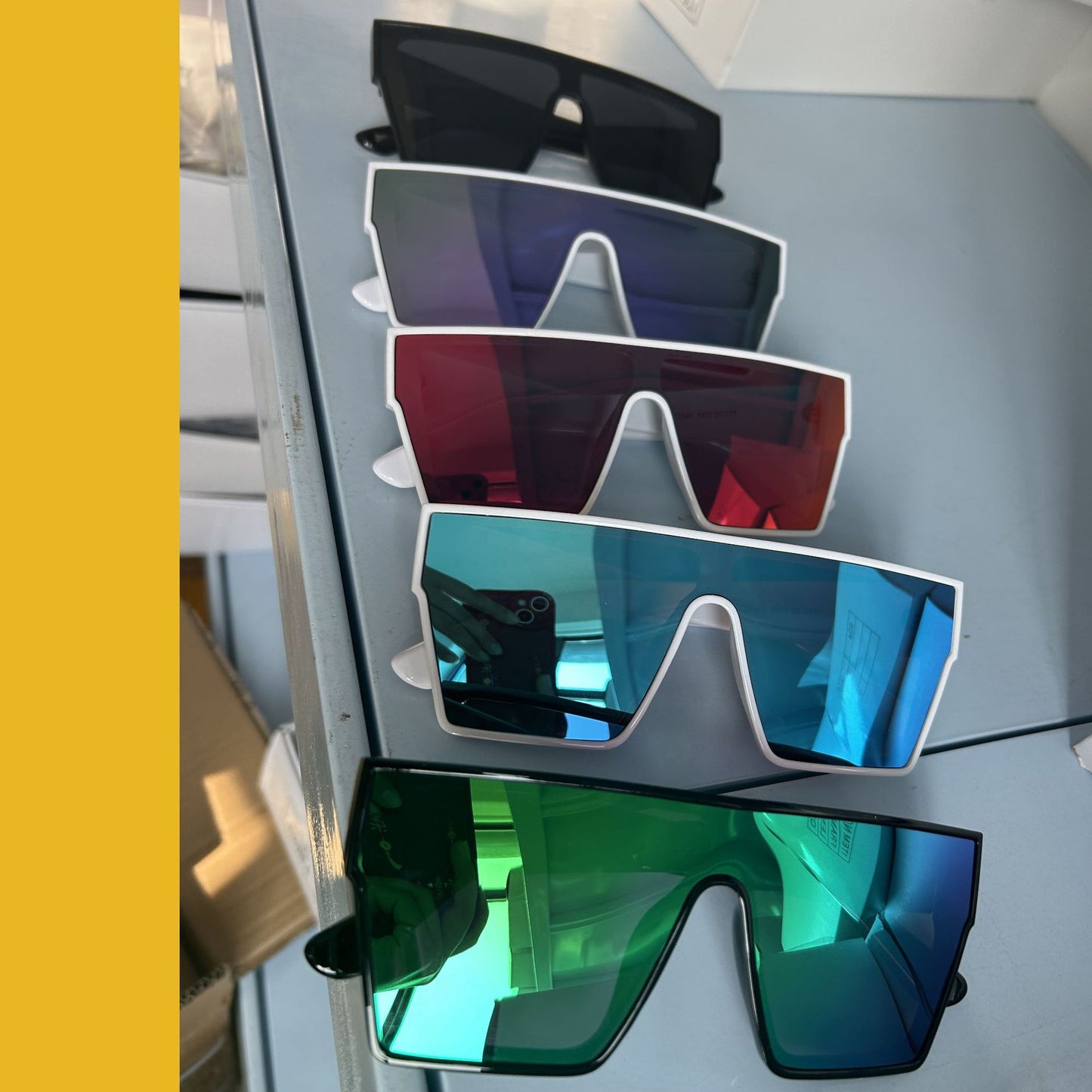 Damen modische Sonnenbrille mit angularen Gläsern Karnz