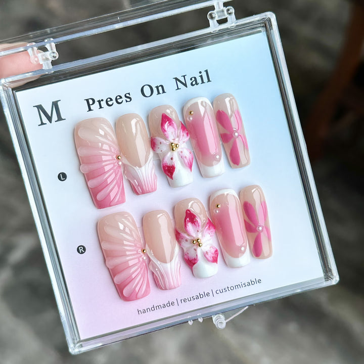 Künstlerisches Press-On-Nagel-Set mit floralen Designs