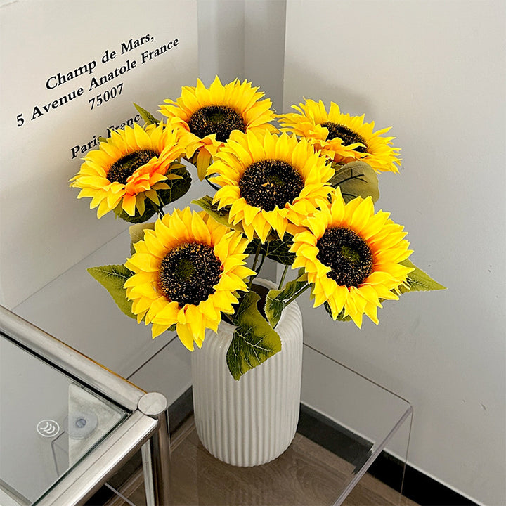 Dekorative Sonnenblumenarrangement