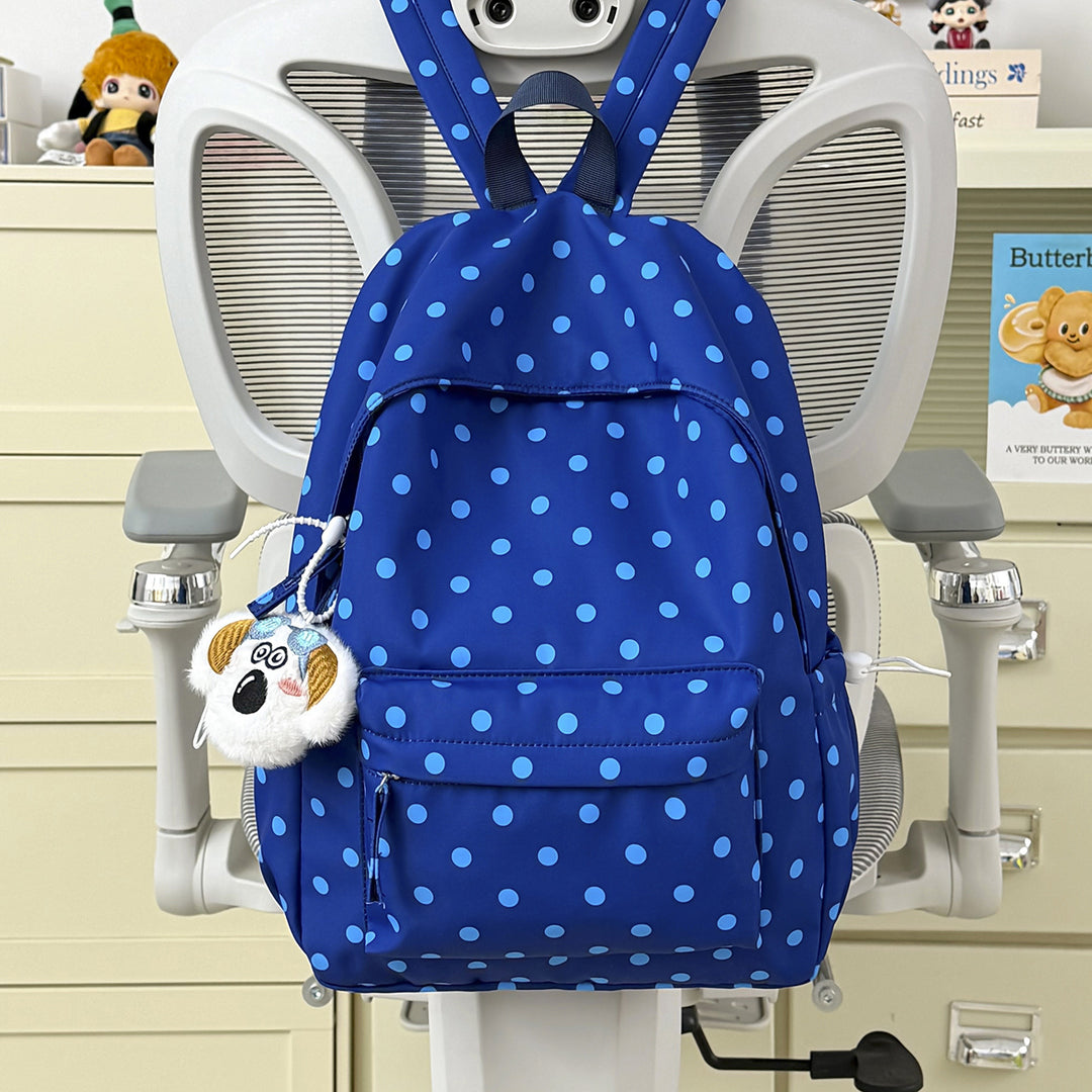 Verspielt gepunkteter Rucksack
