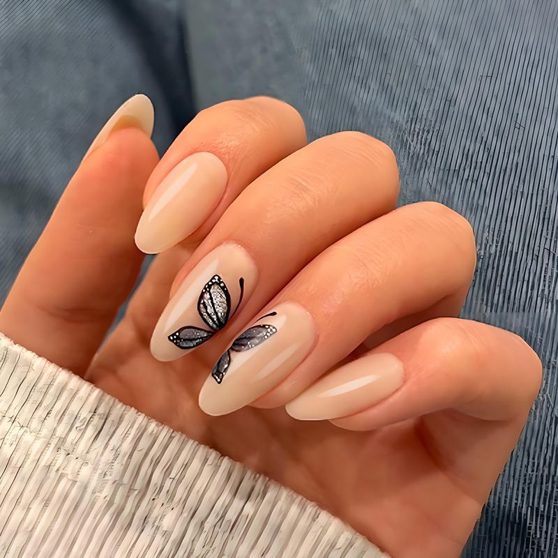 Kunstnagelset mit filigranen Schmetterlingsmotiven und elegantem Finish Karnz