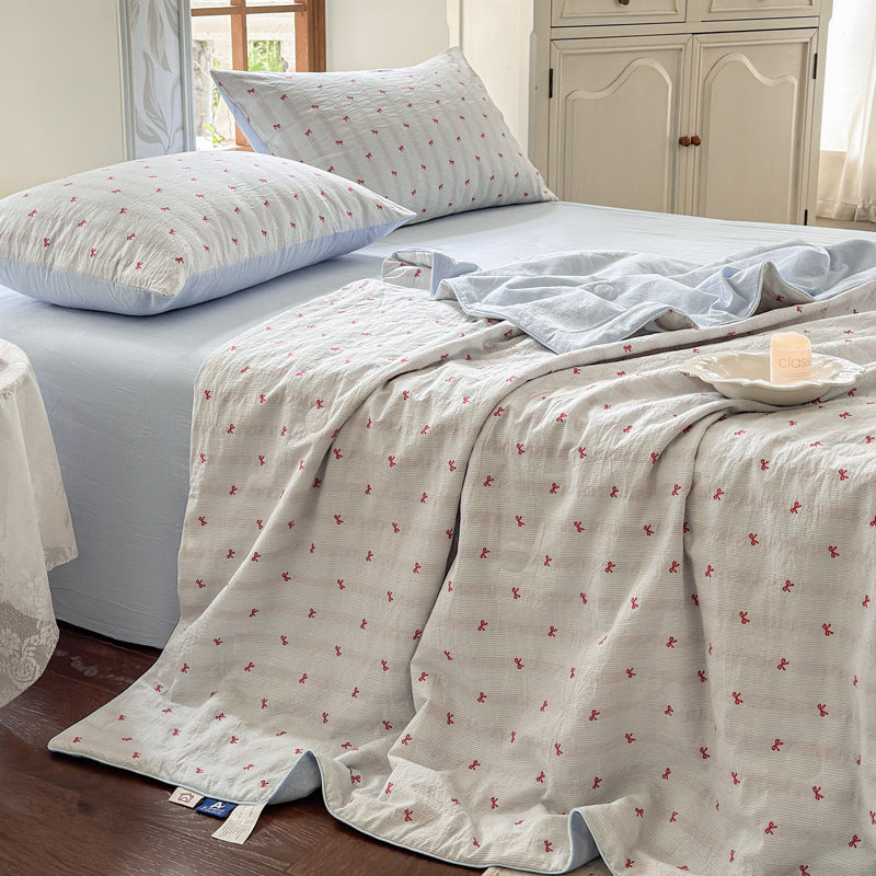 Gestepptes Baumwoll-Musselin Quilt-Set mit Wendefunktion, Zartem Blumenprint und passendem Spannbettlaken
