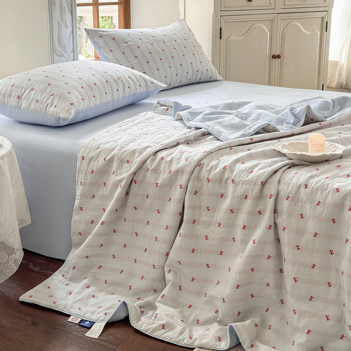 Gestepptes Baumwoll-Musselin Quilt-Set mit Wendefunktion, Zartem Blumenprint und passendem Spannbettlaken