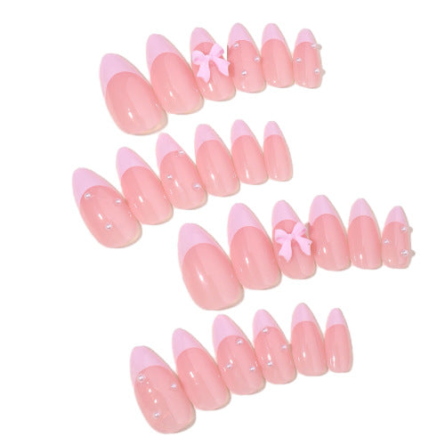 Premium-Kunstnagelset mit elegantem French Tip Design Karnz