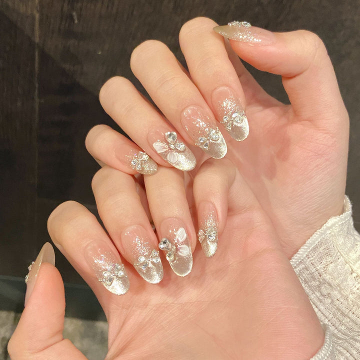 Dekoratives Press-On Nagelkunst-Set mit Rhinestone-Bow-Akzenten