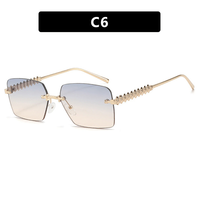 Damen modische Sonnenbrille mit einzigartigem und verzierendem Rahmen Karnz