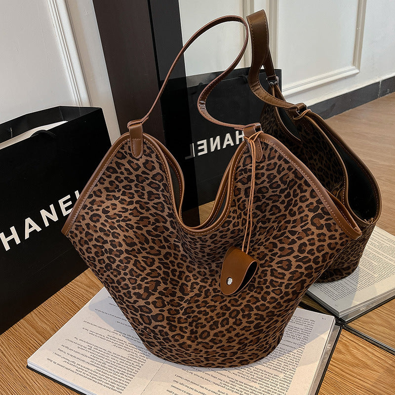Wildleder Hobo Tasche Karnz