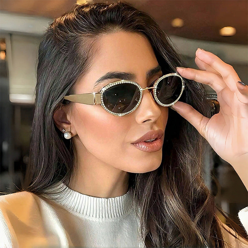 Damen Designer-Sonnenbrille mit funkelndem Kristallrahmen Karnz