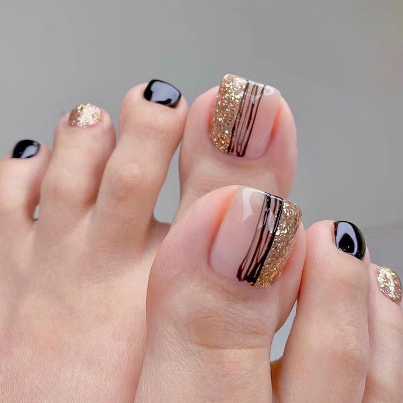 Exquisite Fußnagelkunst mit Glitzer- und Streifen-Design Karnz