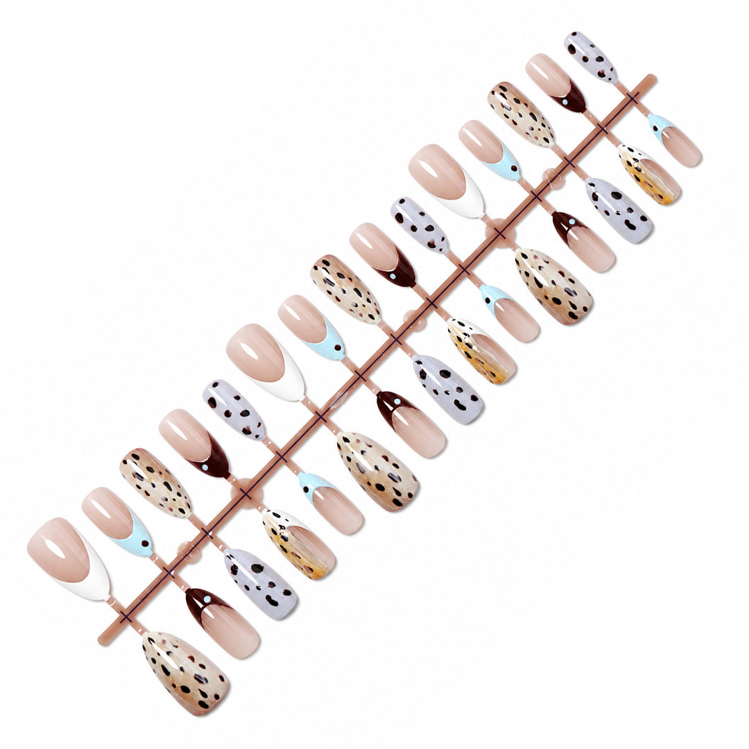 Kunstnagelset mit modischem Tiermuster Karnz