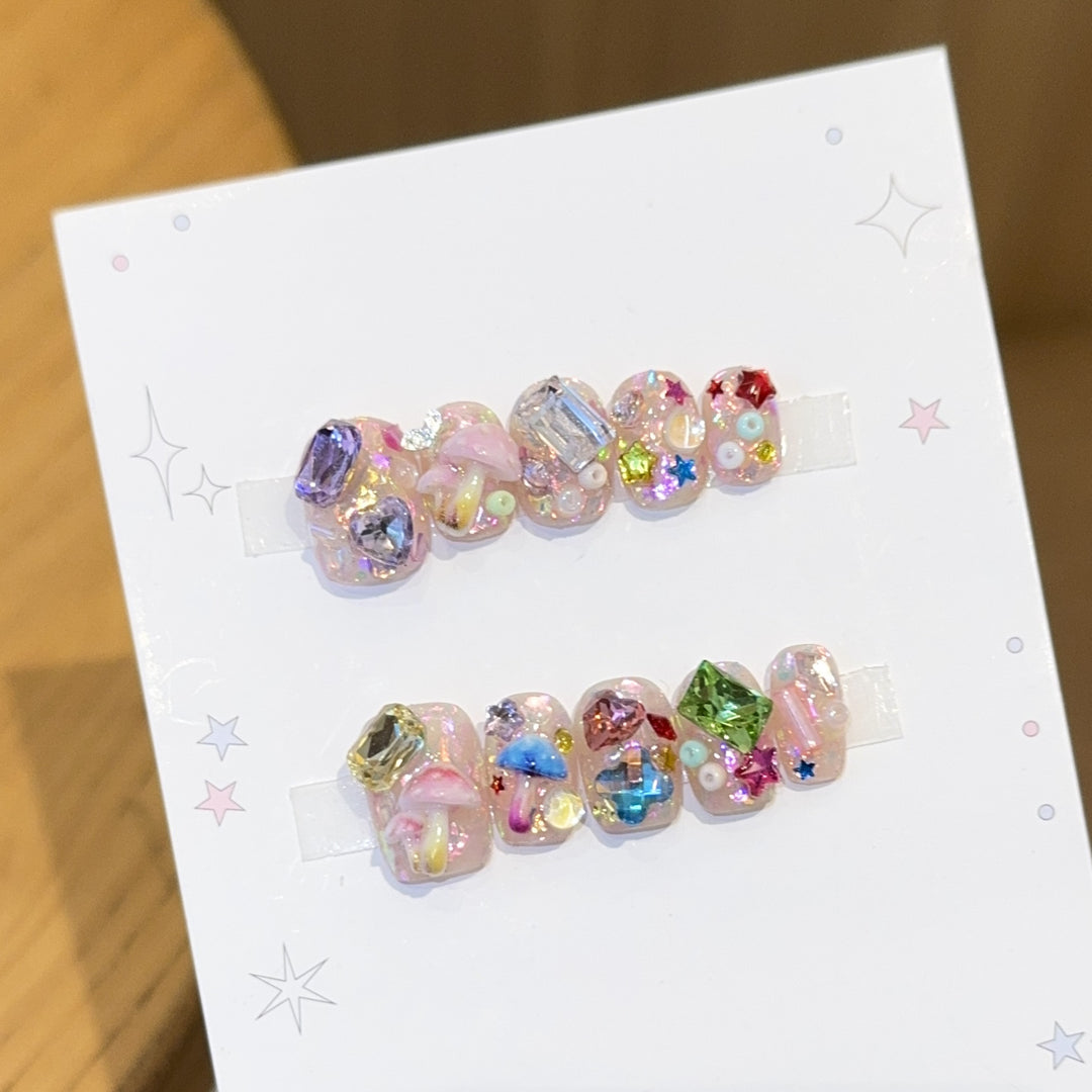 Kunstnägel mit Funkelnden Kristallakzenten Karnz