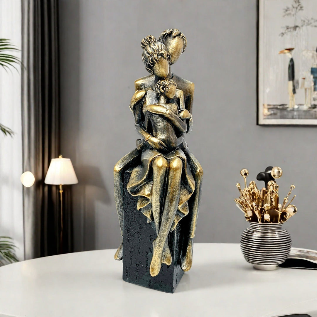Elegante Skulptur eines romantischen Paares Karnz