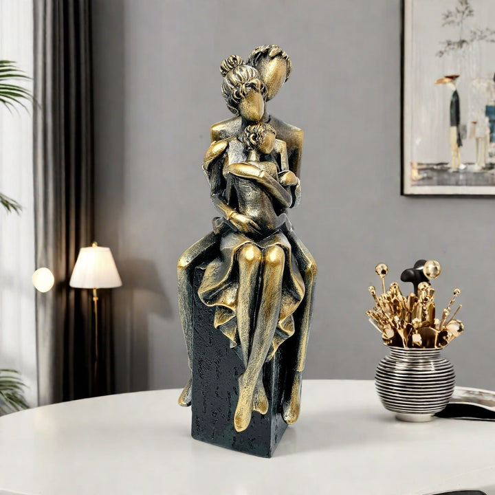 Elegante Skulptur eines romantischen Paares Karnz