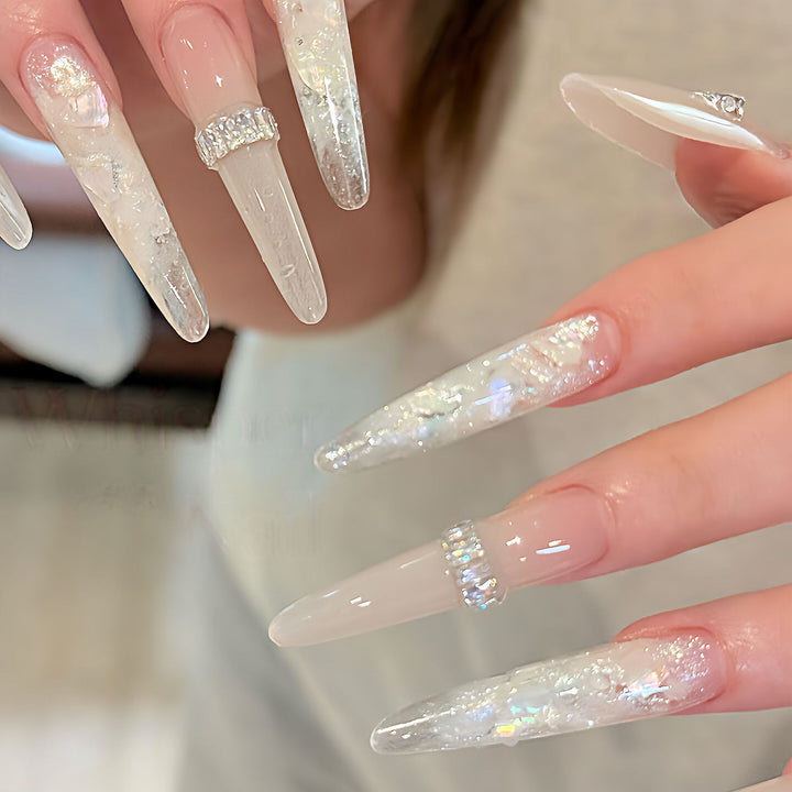 Dekorative Stiletto Nagelverlängerungen Karnz